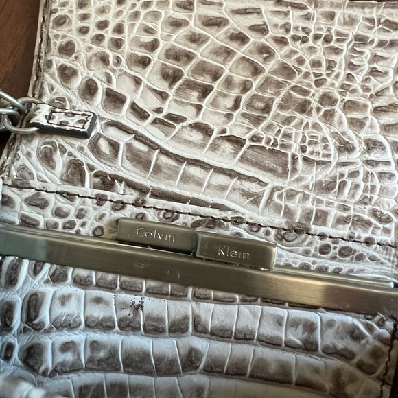 Calvin Klein Cream Wallet with Crocodile Texture - Picture 8 of 11